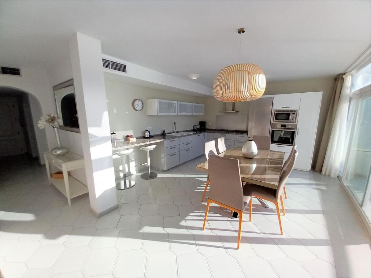 Miraflores Beachfront Penthouse Sitio de Calahonda Exterior photo